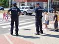 policjanci_przedszkolaki_pasy