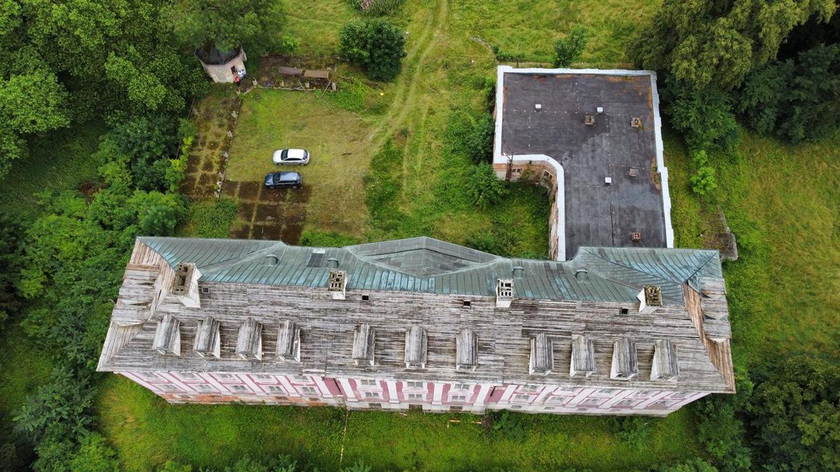 Policjanci z Wielenia zatrzymali mężczyzn odpowiedzialnych za kradzież miedzianego dachu z Pałacu Sapiehów – straty przekraczają 600 tysięcy złotych